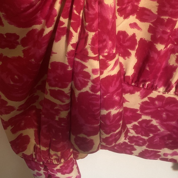 Size 14 J.Crew Floral Pink/fuschia blouse with covered buttons - Picture 9 of 11